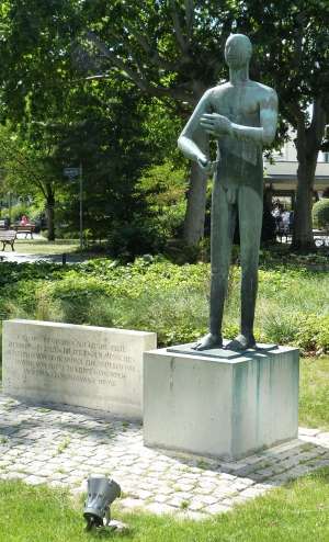 Hölderlindenkmal in Ffm.